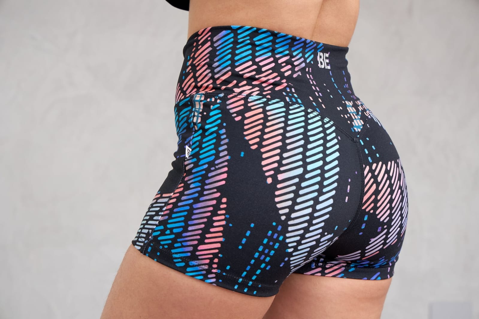 Short Corto con Pretina Cruzada Estampado