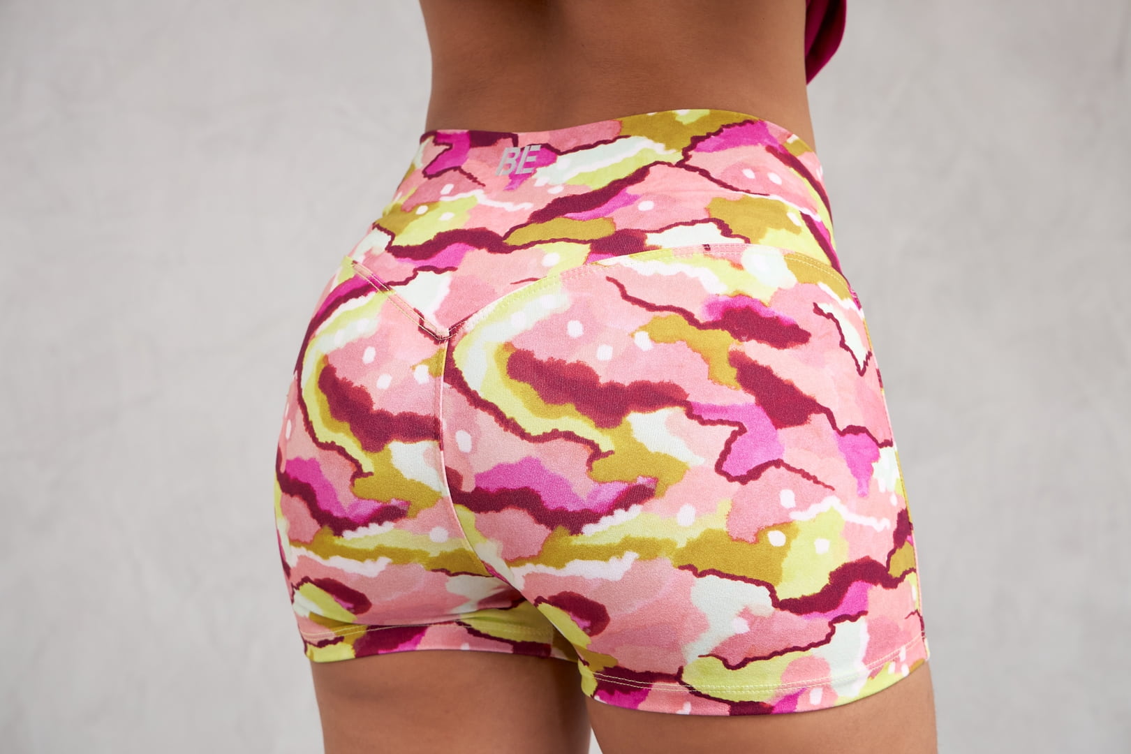 Short Corto con Pretina Cruzada Estampado